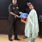 एनसीसी अपर महानिदेशक मेजर जनरल भरत महतानी ने सीनियर सेक्रेट्रिएट असिस्टेंट ममता रानी को प्रशंसा पत्र से किया सम्मानित