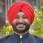 रवनीत बिट्टू ने अमन अरोड़ा पर पलटवार करते हुए उनके दिवंगत पिता स्वर्गीय भगवान दास अरोड़ा की आत्महत्या में उनकी भूमिका पर उठाए सवाल