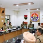 अपराध समीक्षा बैठक में पुलिस कमिश्नर के सख्त निर्देश, अपराध रोकथाम, स्नैचिंग और नशा तस्करी के खिलाफ कार्रवाई तेज करने के निर्देश