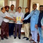 गुरु नानक पुरा मार्केट में होने वाले 30वें वार्षिक जागरण का राकेश राठौर को दिया निमंत्रण
